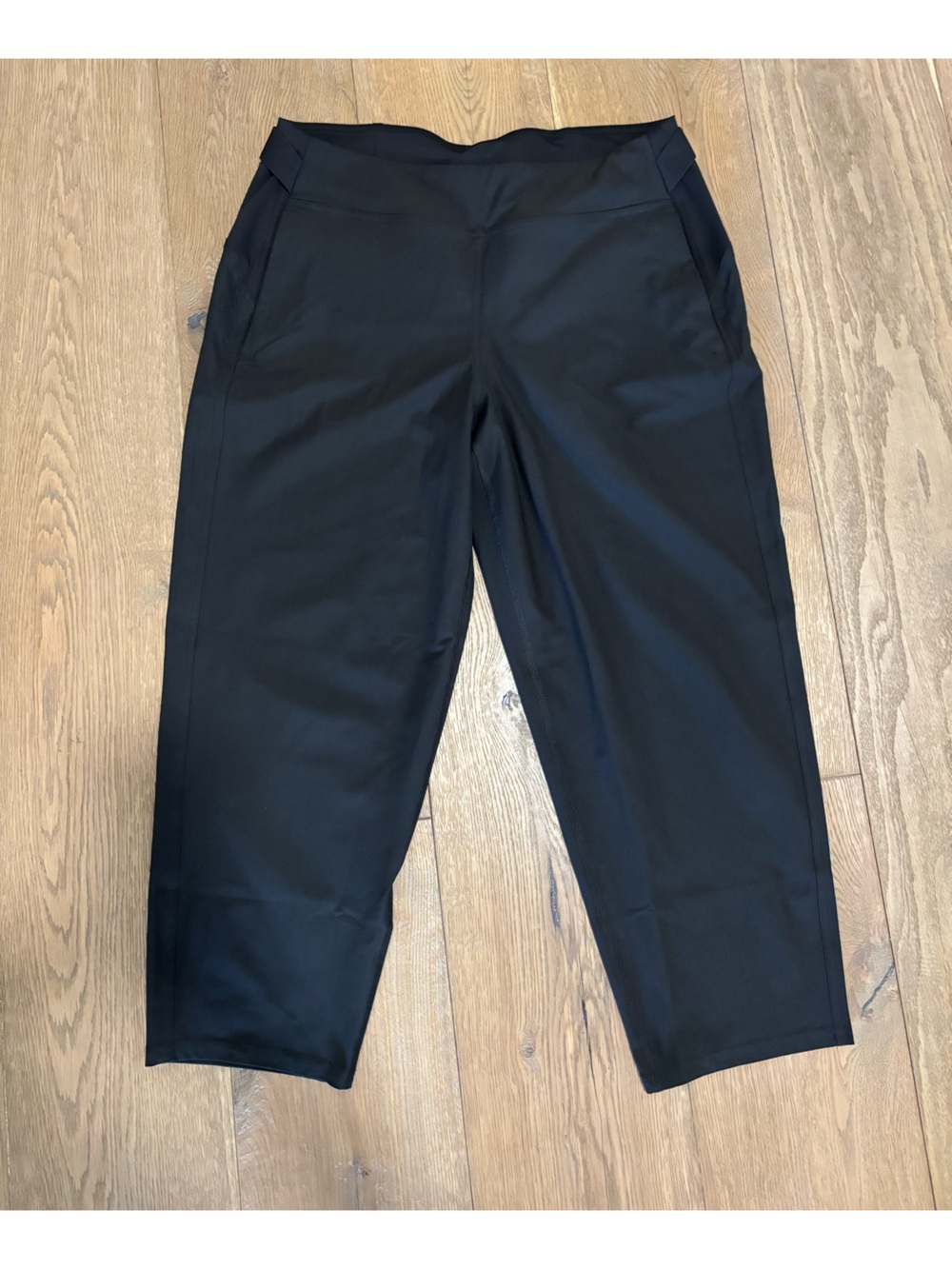 NWOT Lululemon Warpstreme Multi-Pocket Golf Crop 24” - Black - Size 10